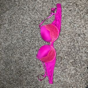 Jessica Simpson bra
